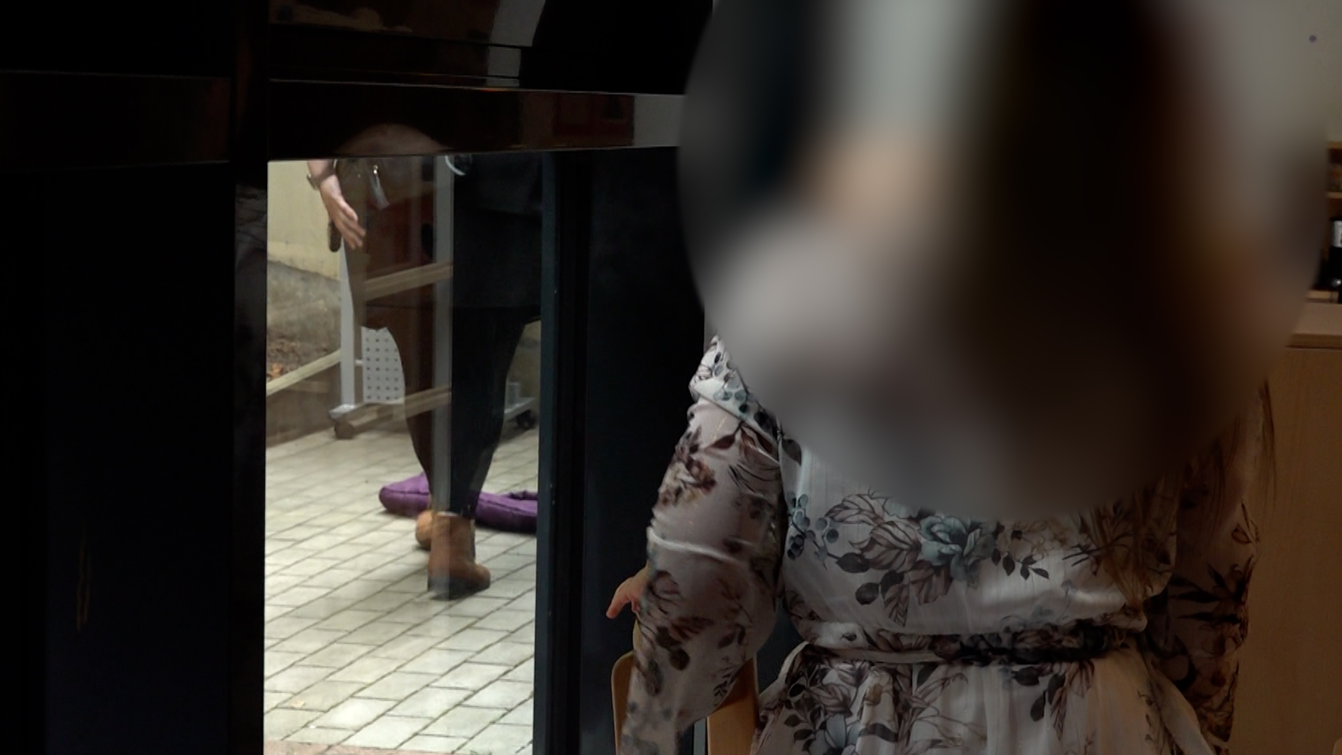 Video: Kita hinter Gittern: Mütter und Kinder im Gefängnis