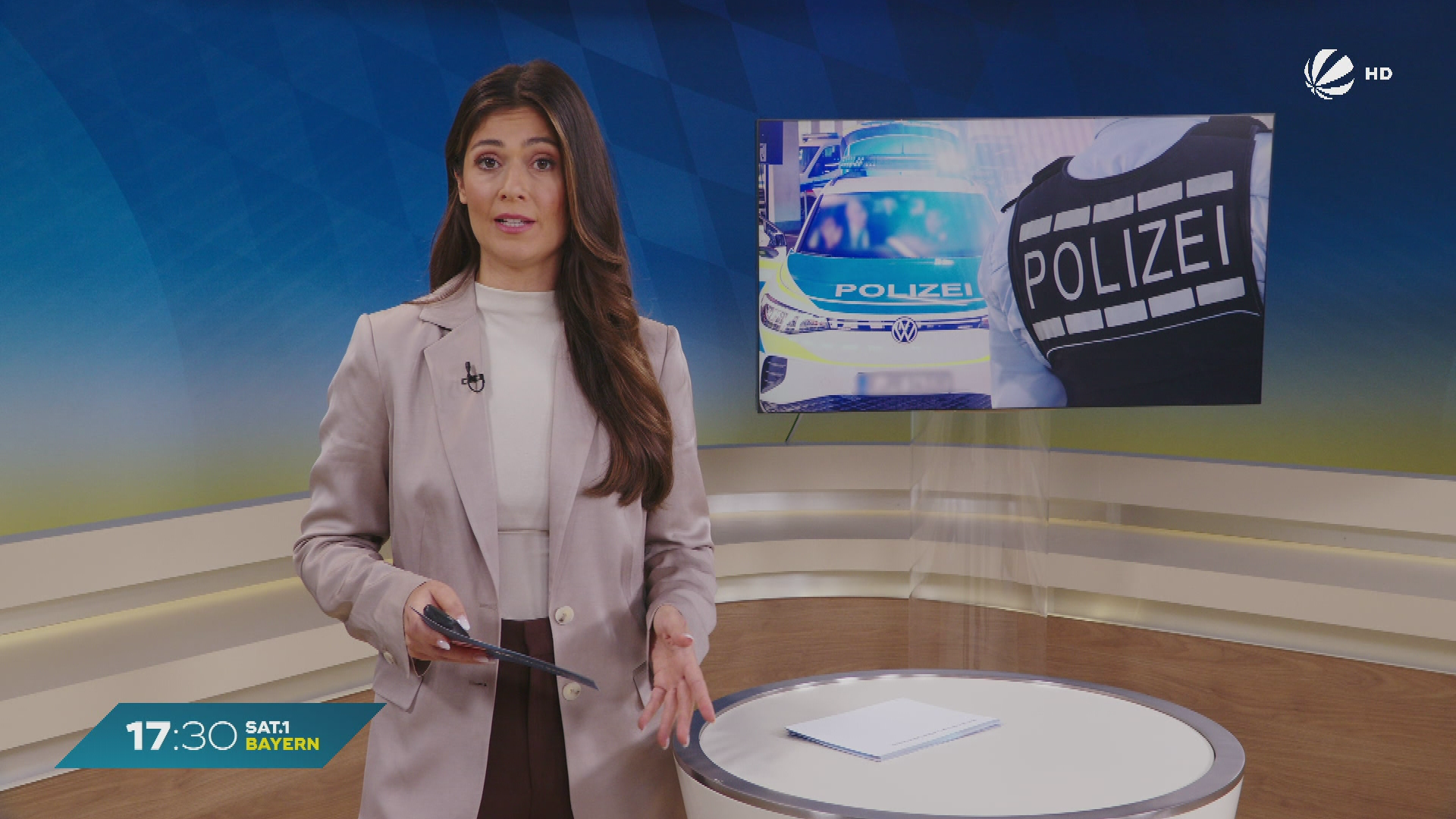 Video: Überfall auf Reisebus bei Aiglsbach: Täter täuschen Polizei-Kontrolle vor