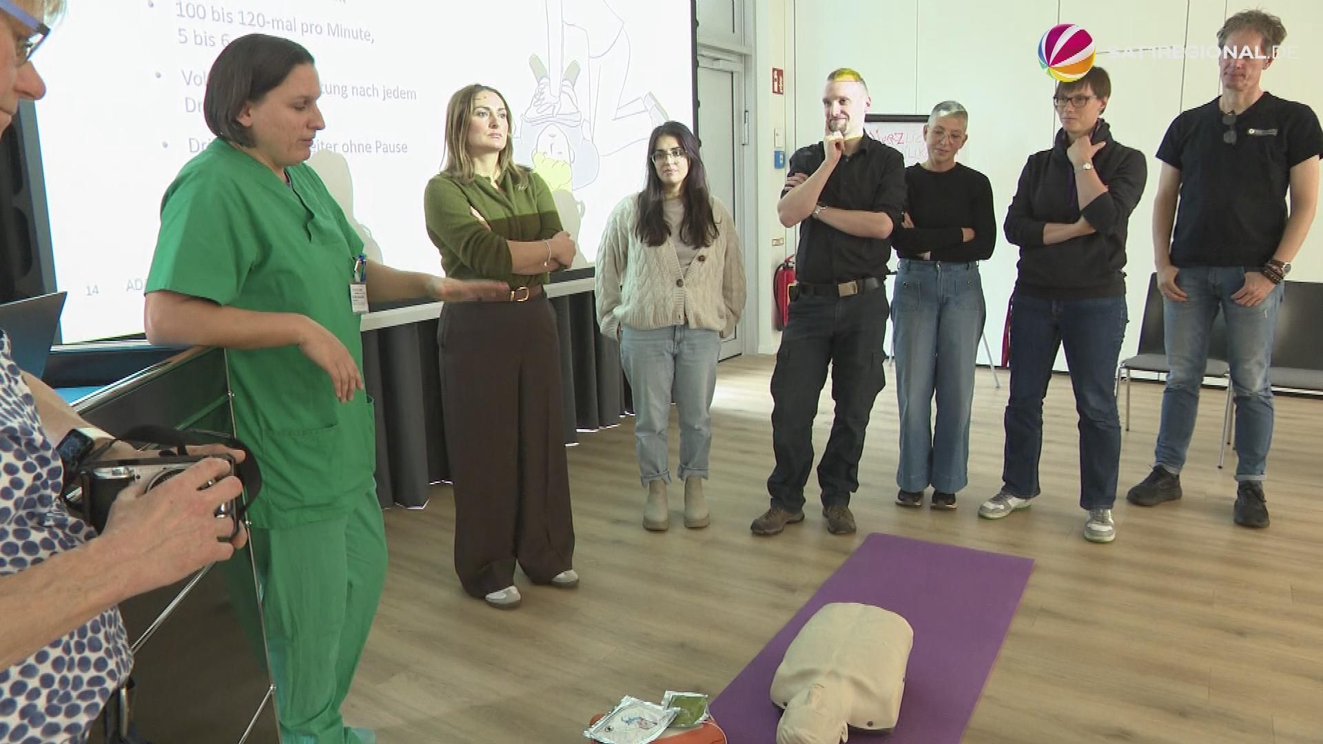 Video: Reanimieren und Leben retten als Unterrichtseinheit in Bremen