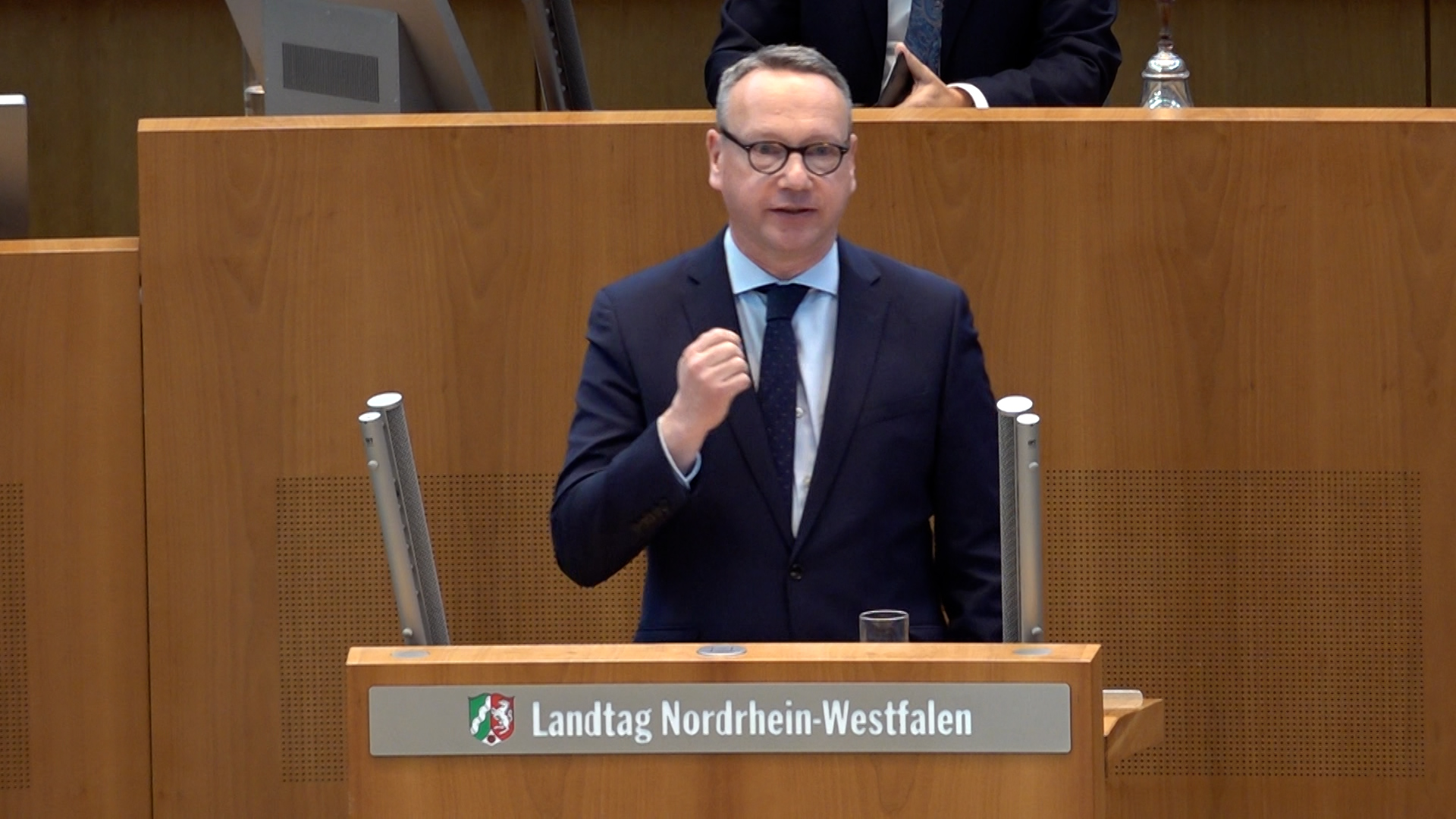 Video: NRW-Landtag solidarisiert sich mit Yanni Gentsch