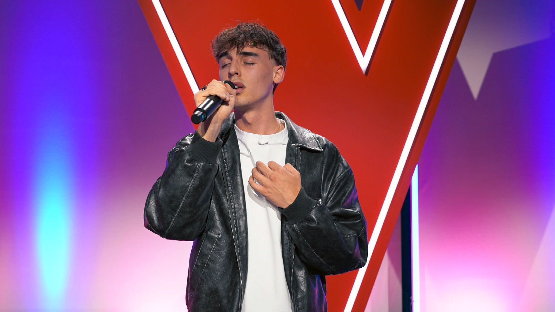 Vincent Rinne touches with 