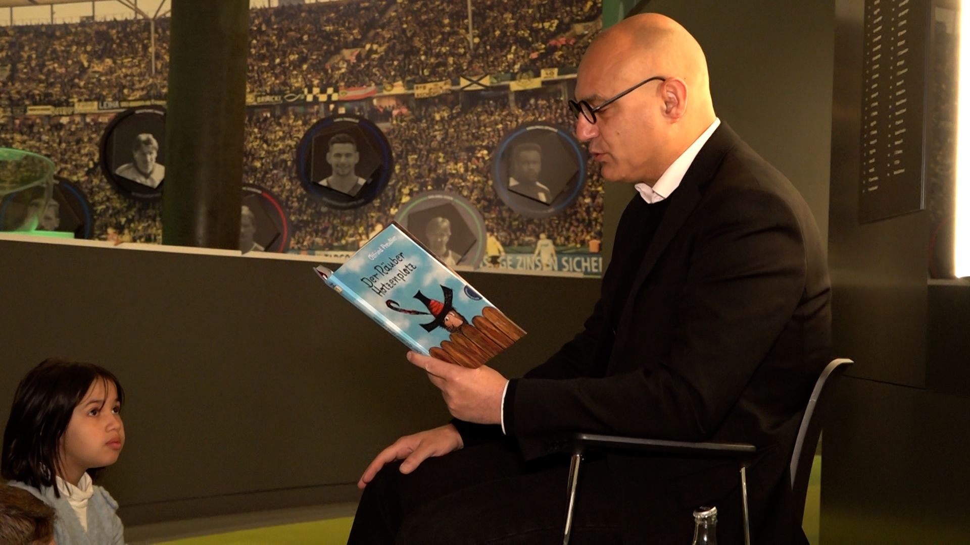 Video: Kalouti liest beim Vorlesetag in Dortmund