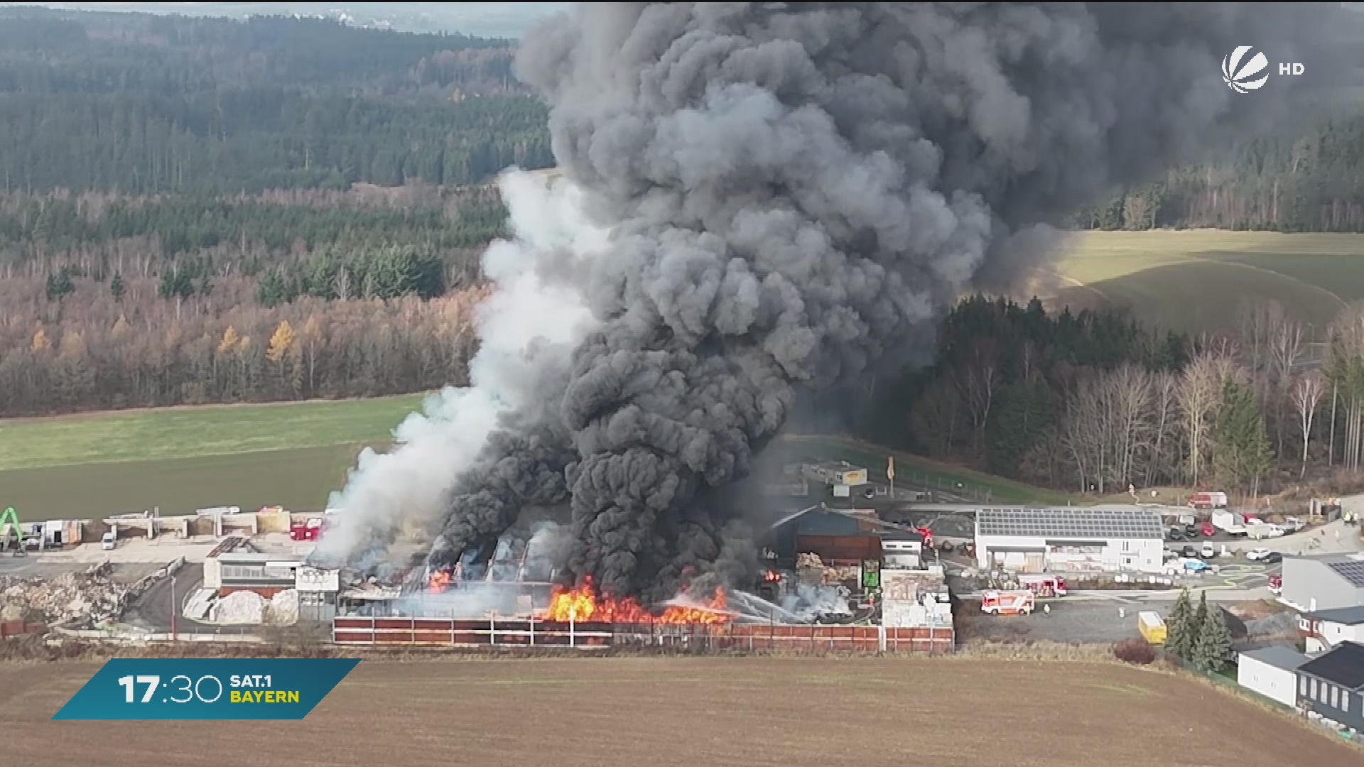 Major operation in Gattendorf: Warehouse of a recycling company on fire