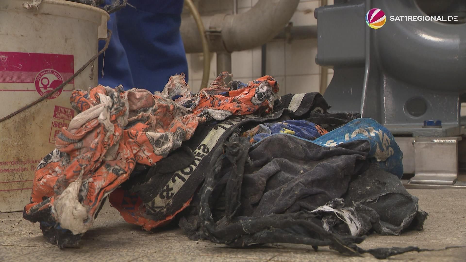 Video: Unterhosen verstopfen immer wieder Kläranlage bei Burgdorf