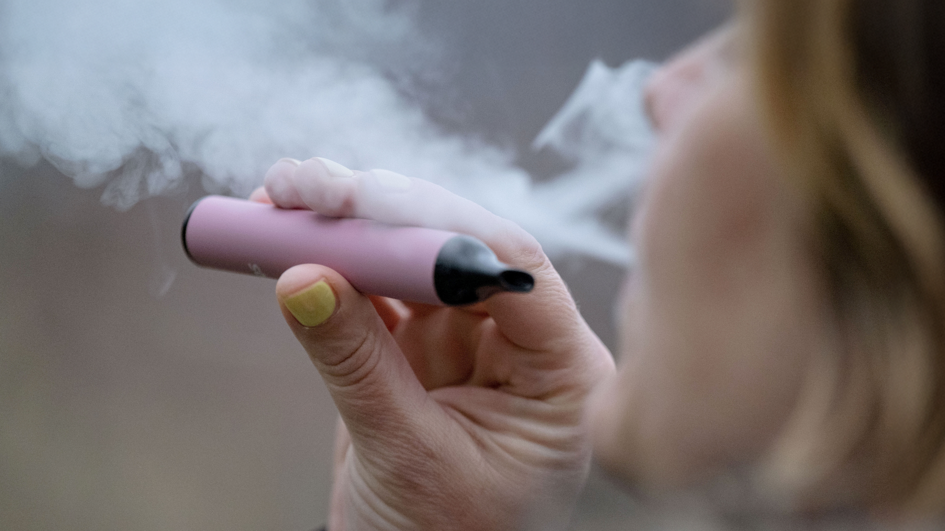 Video: Umweltminister fordert Verbot von Vapes