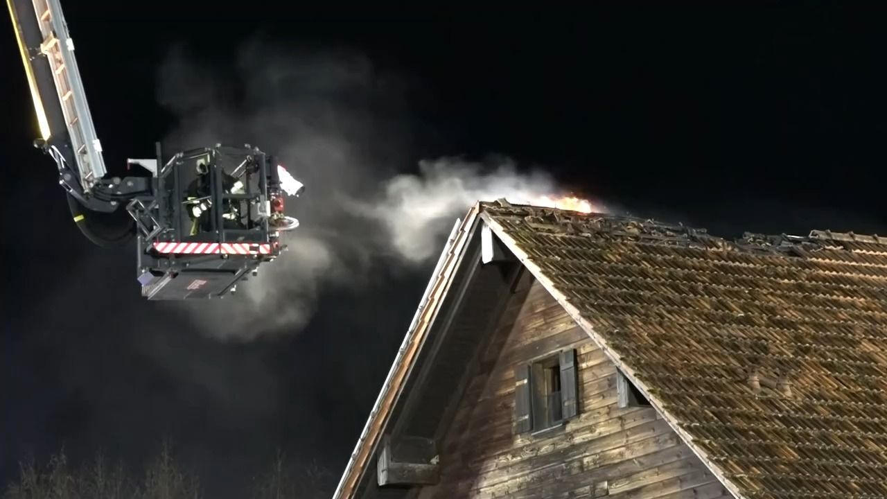 Video: Großeinsatz in Bogen: Einfamilienhaus steht in Flammen