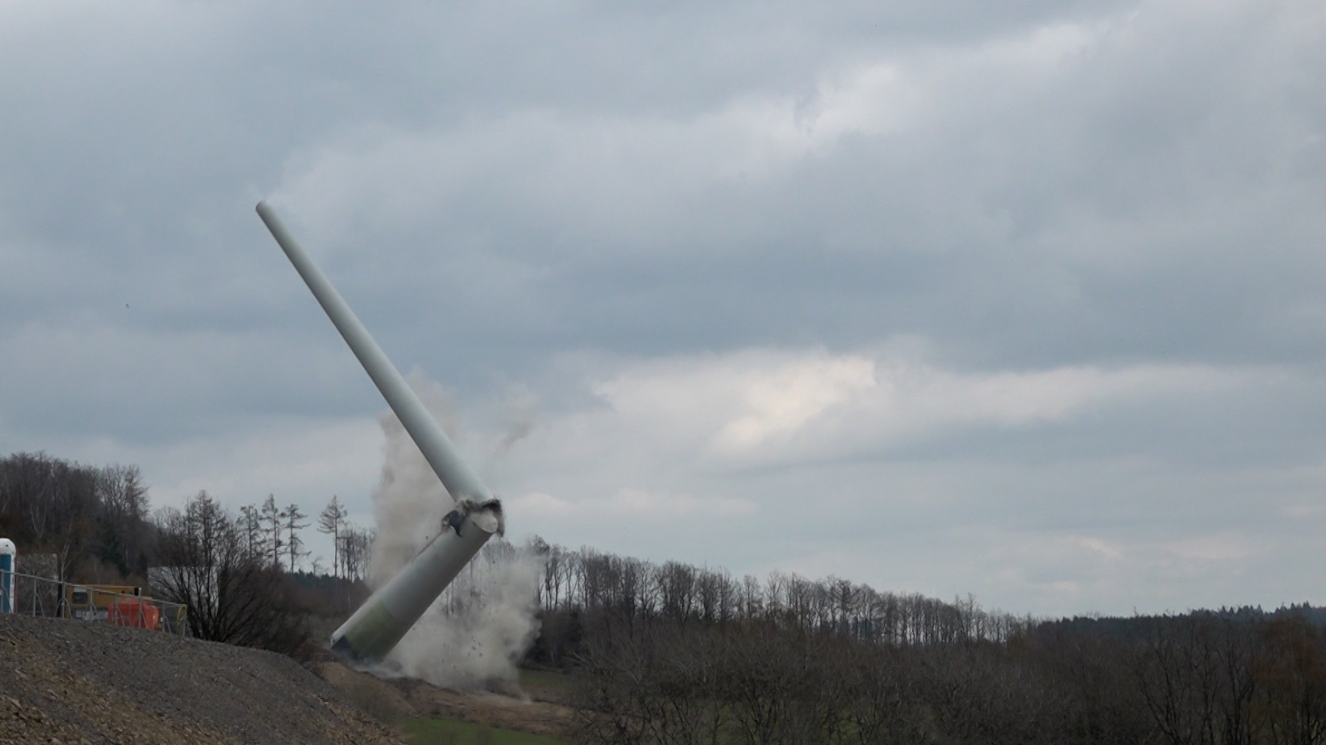 Video: Windradsprengung in Olpe