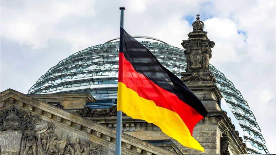 Deutschlandtrend: AfD fast gleichauf mit der Union