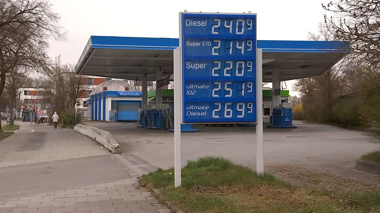 Video: Steigende Spritkosten in Bayern: Lohnt sich der Umstieg aufs E-Auto?