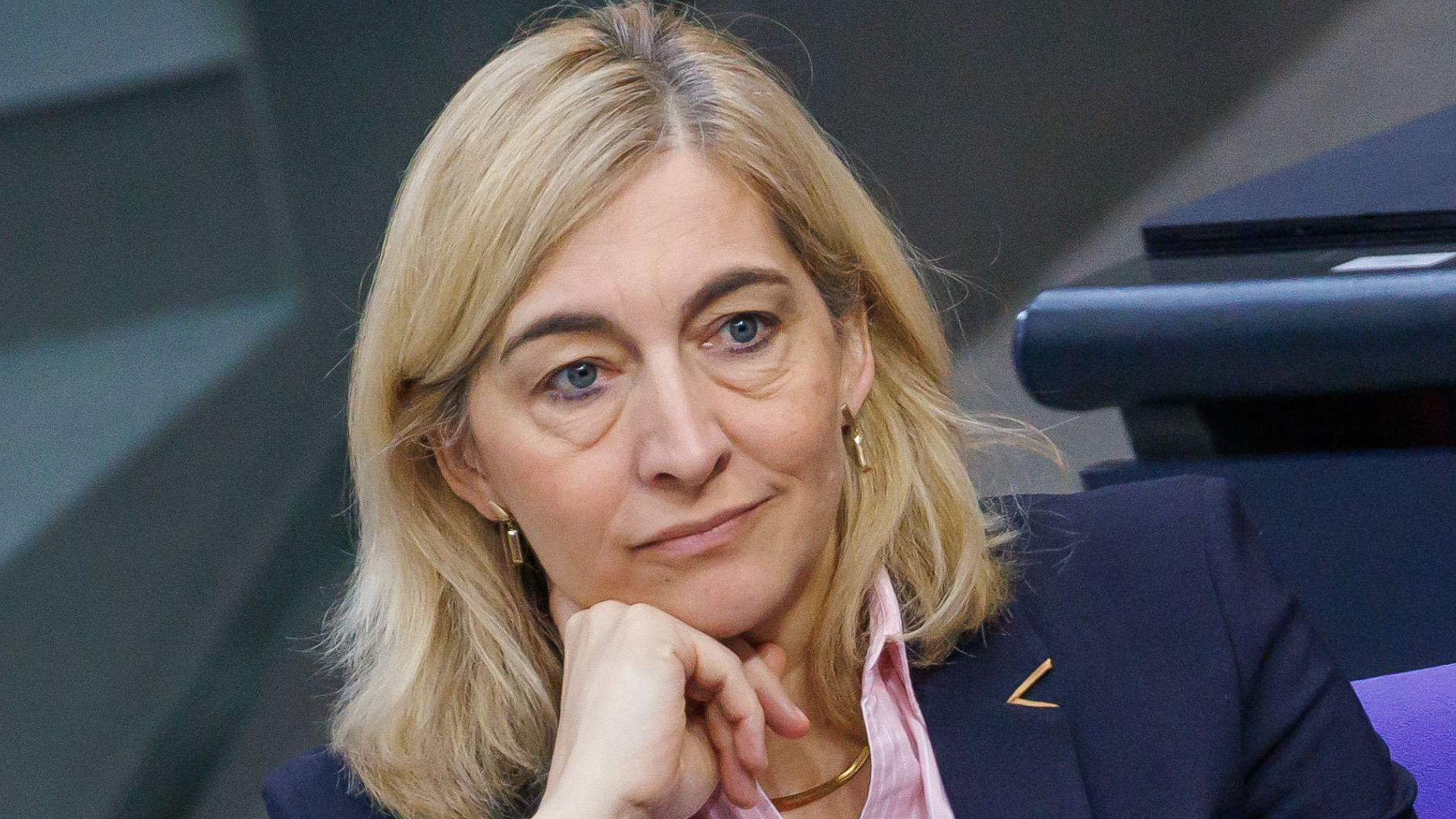 Video: Wegen Pflegereform: Kritik an Warken wächst