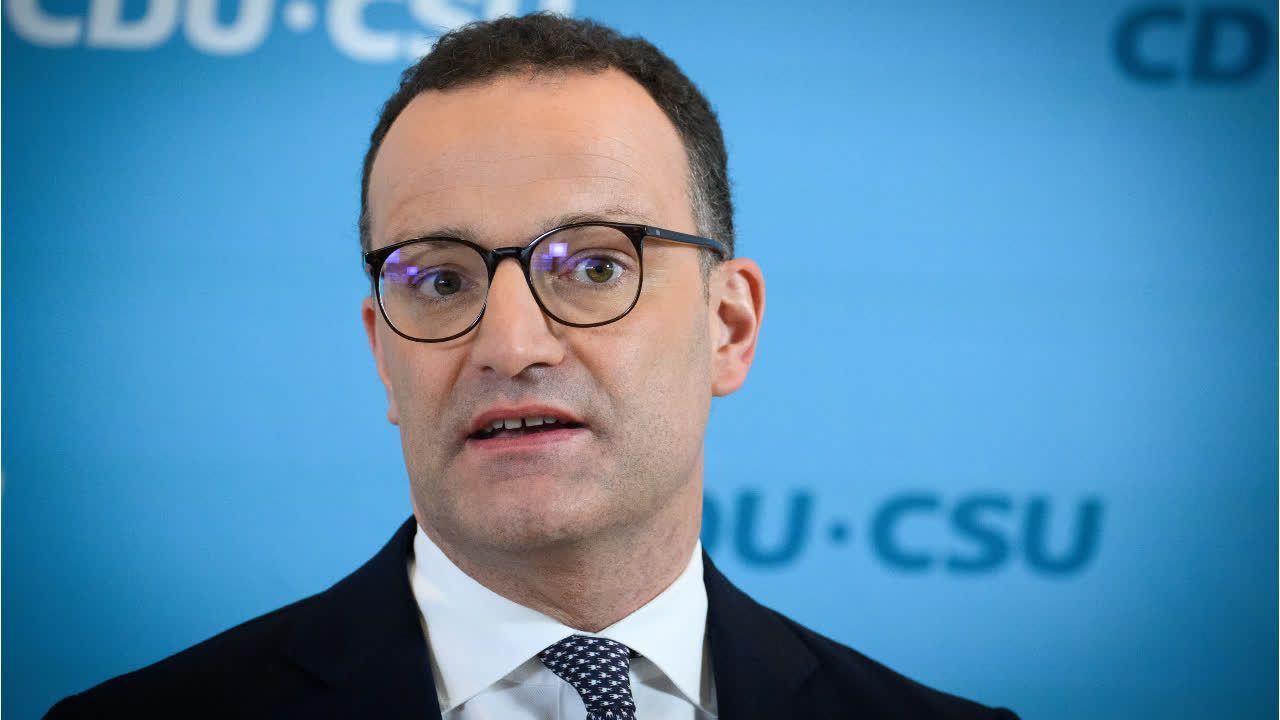 Video: Spahn: Kritik nach Baby aus den USA