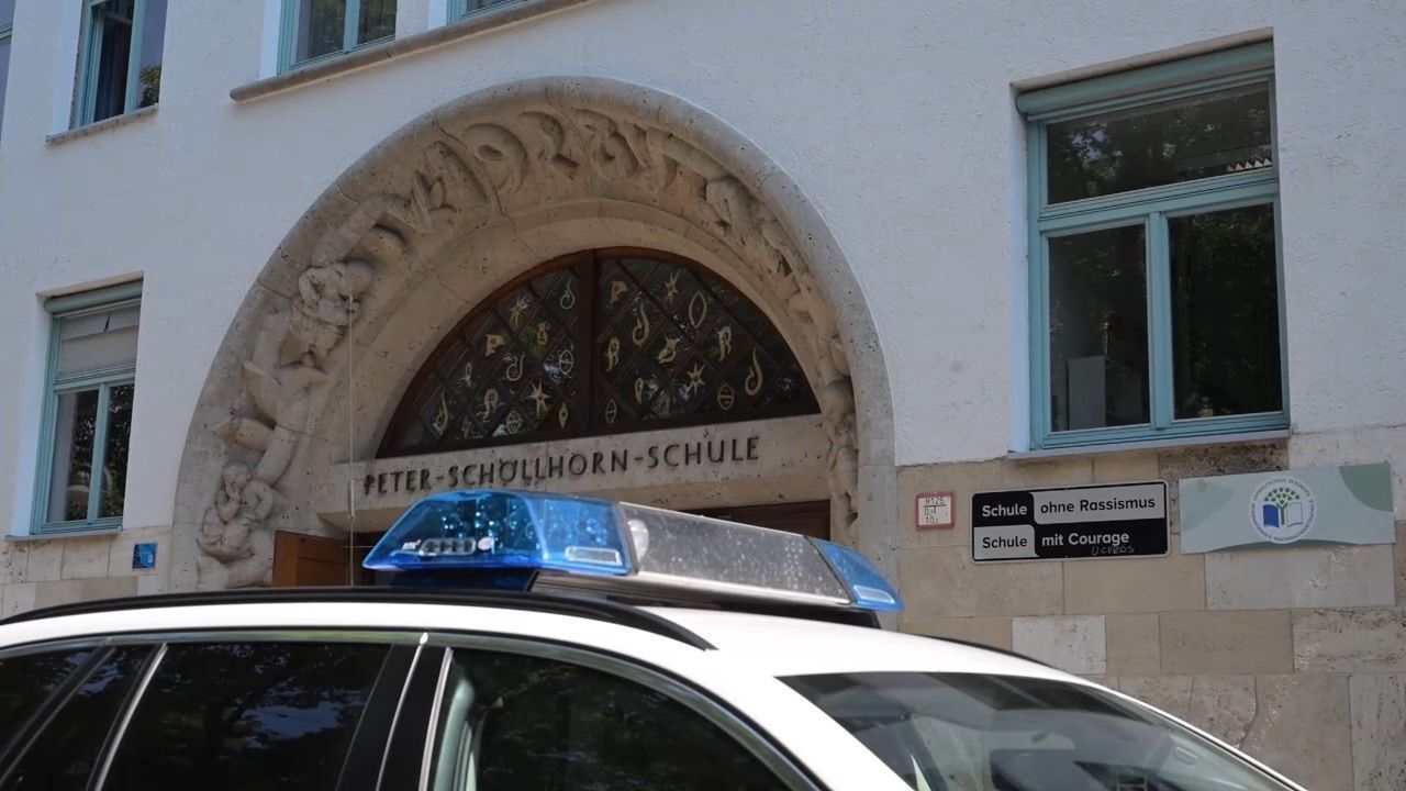 Video: Reizgas an Schule in Schaben: 18 Schüler verletzt