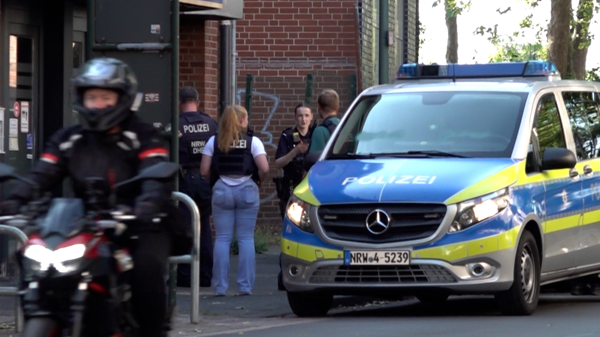 Video: Razzia nach Brandserie in Ahlen