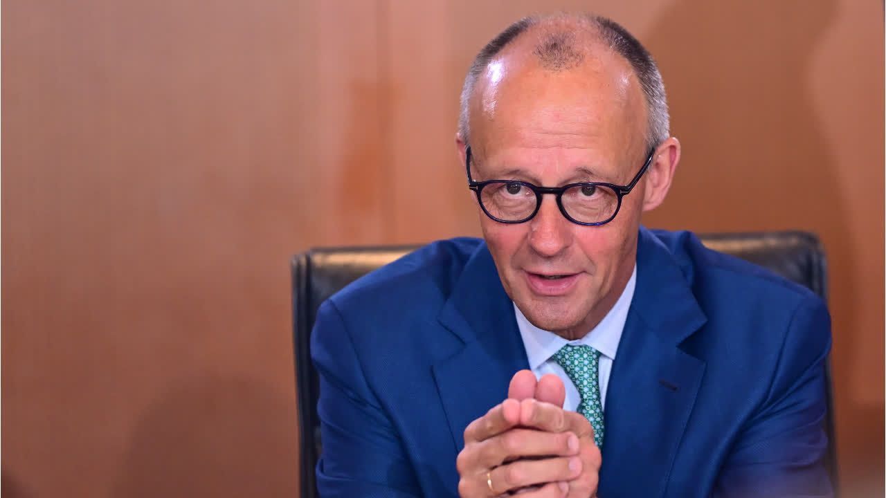 Video: Merz plant Personalrochade