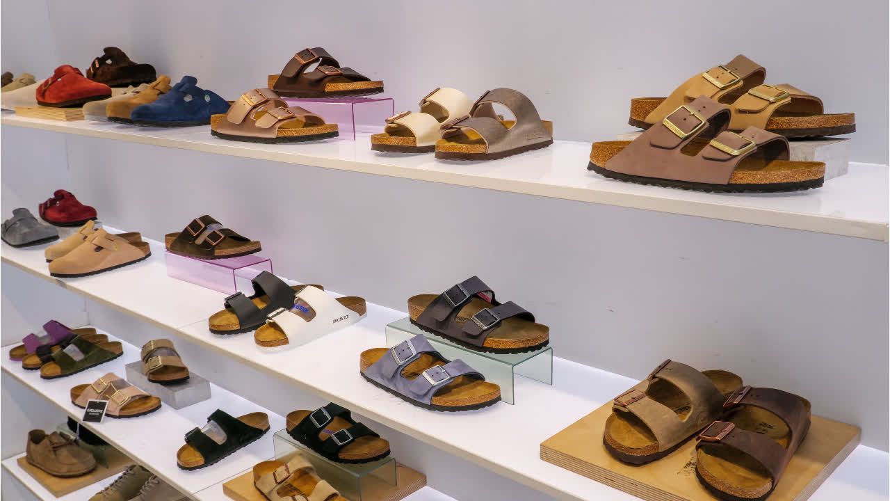 Video: Rekordgewinn für Sandalenhersteller: 5 Fakten rund um Birkenstock