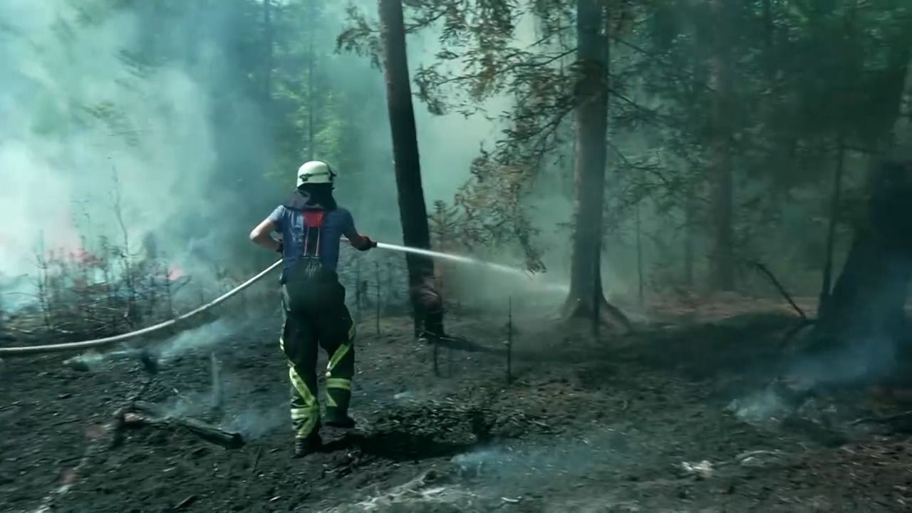 Video: Waldbrand in Oberfranken: Feuer unter Kontrolle