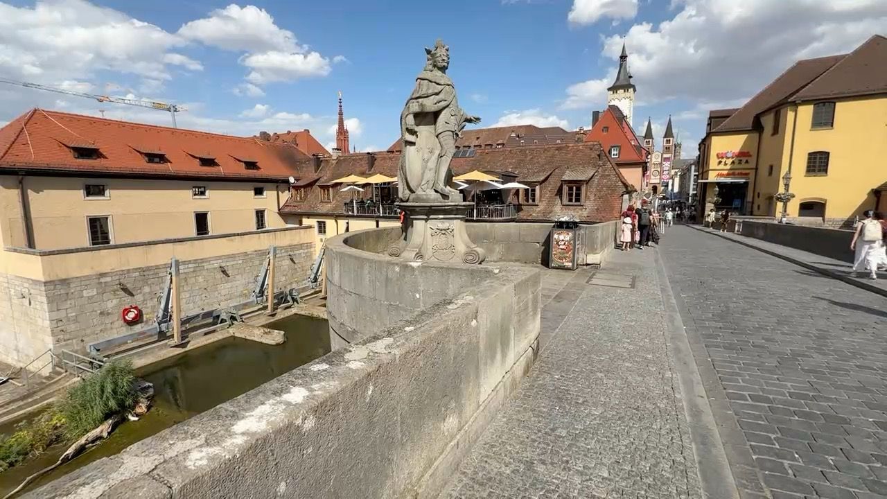 Video: Beobachter streamt Unfall live bei TikTok? Mann fällt von Brücke in Würzburg