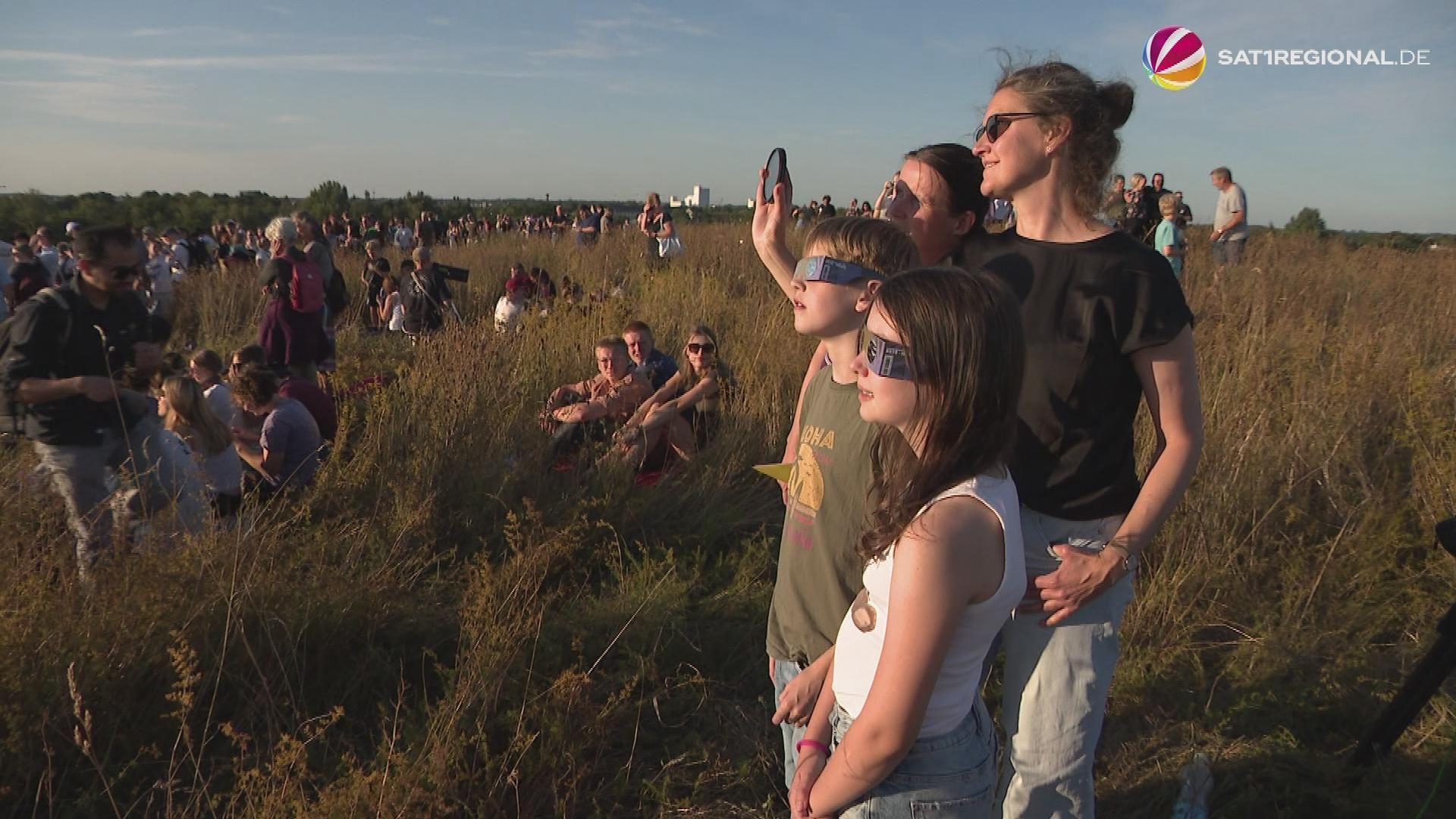 Video: Sonnenfinsternis: Oldenburger Schüler verfolgen Naturschauspiel
