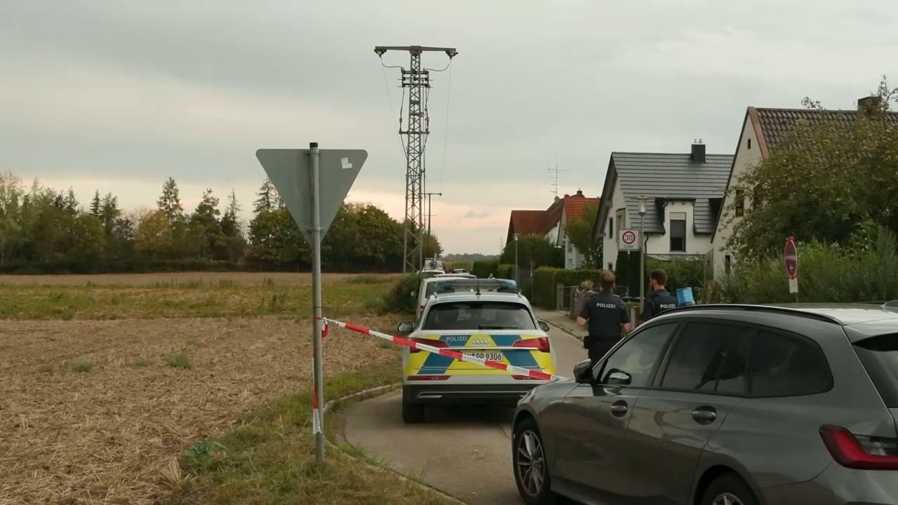 Video: Polizeikontrolle in Ismaning eskaliert: Beamter von Auto angefahren
