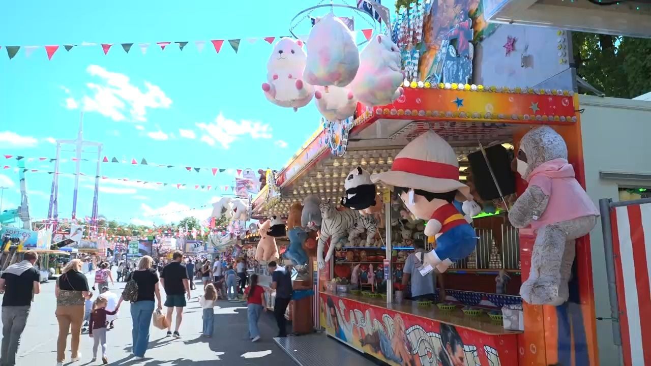 Video: Volksfest-Saison in Bayern: Herbstplärrer in Augsburg