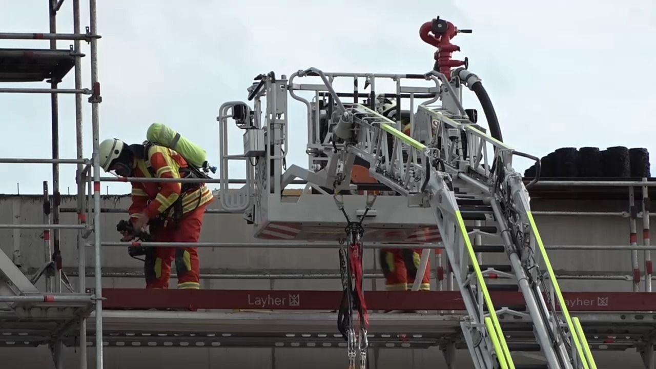 Video: Brand an Klinik-Neubau: Sechs Verletzte in Parsberg