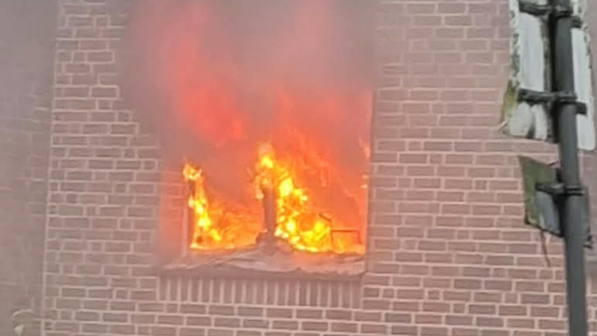 Video: Feuer-Drama in Wohnhaus: 23 Menschen verletzt