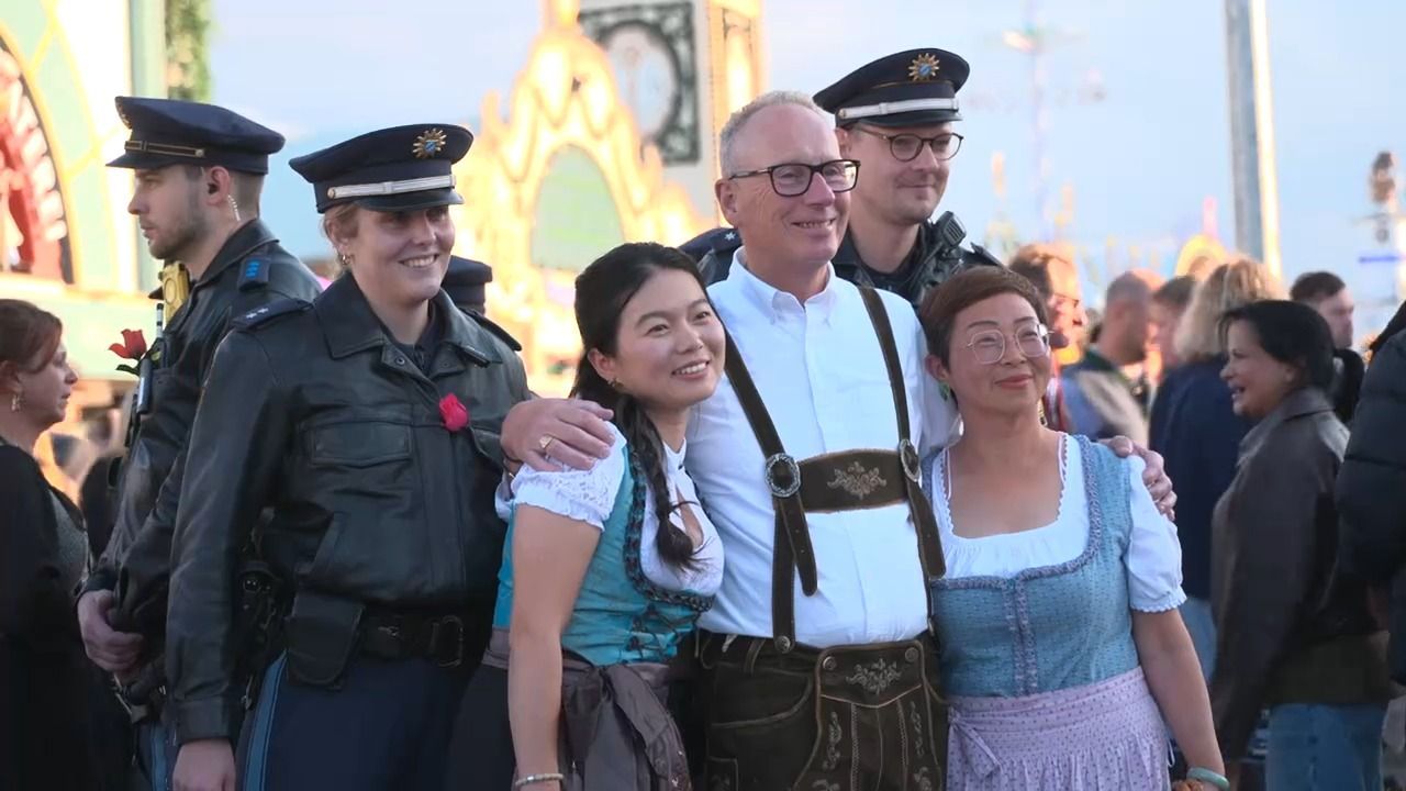 Video: Einsatz auf dem Oktoberfest: Unterwegs mit der Wiesn-Polizei