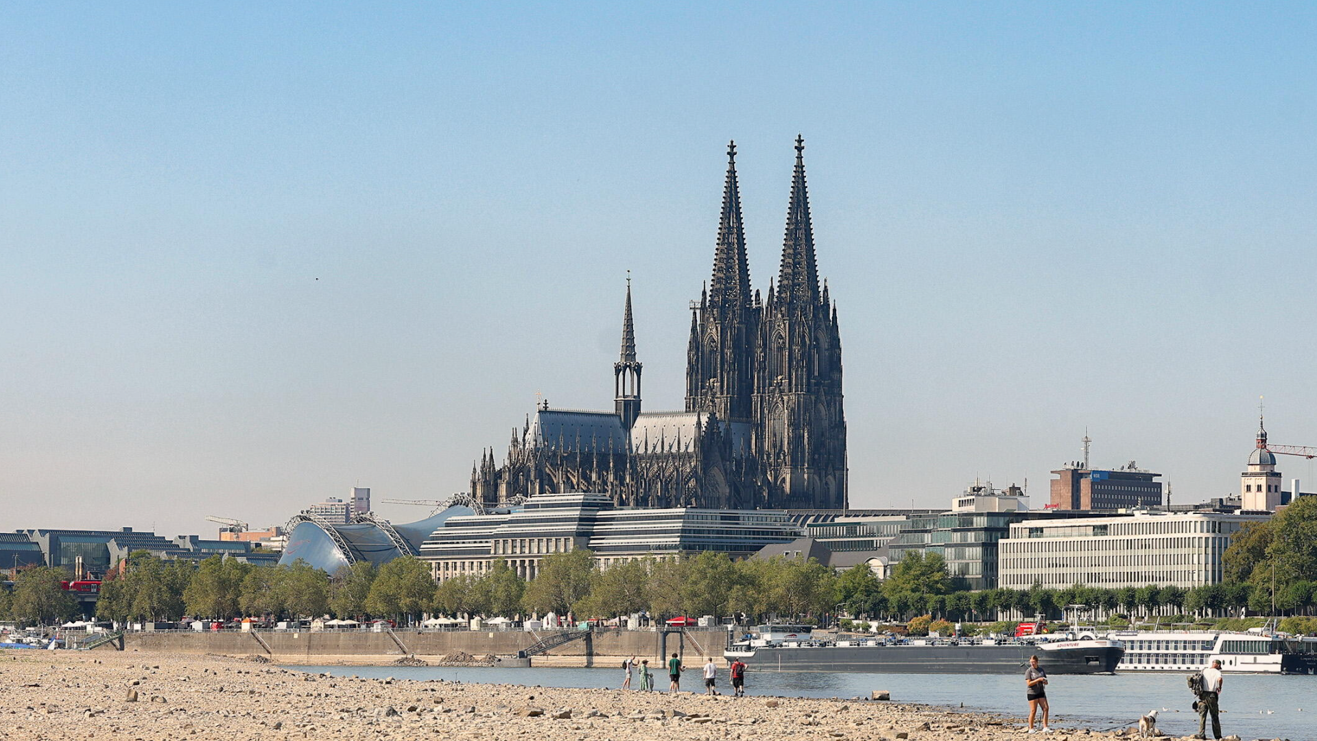 Video: Rhein wird zum Sorgenfall