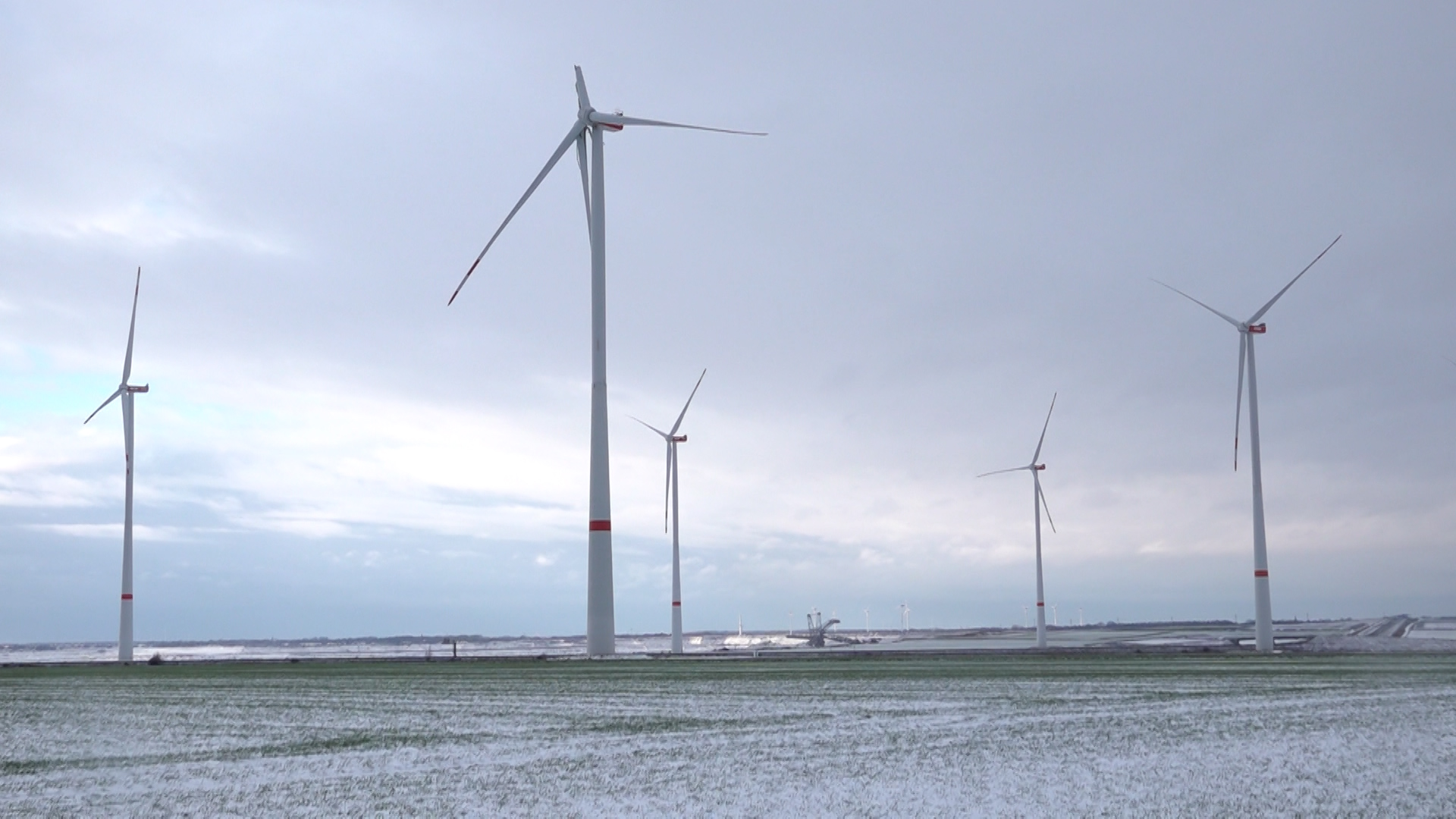 Video: Stillstand auf A44n: Rotorblatt beschädigt