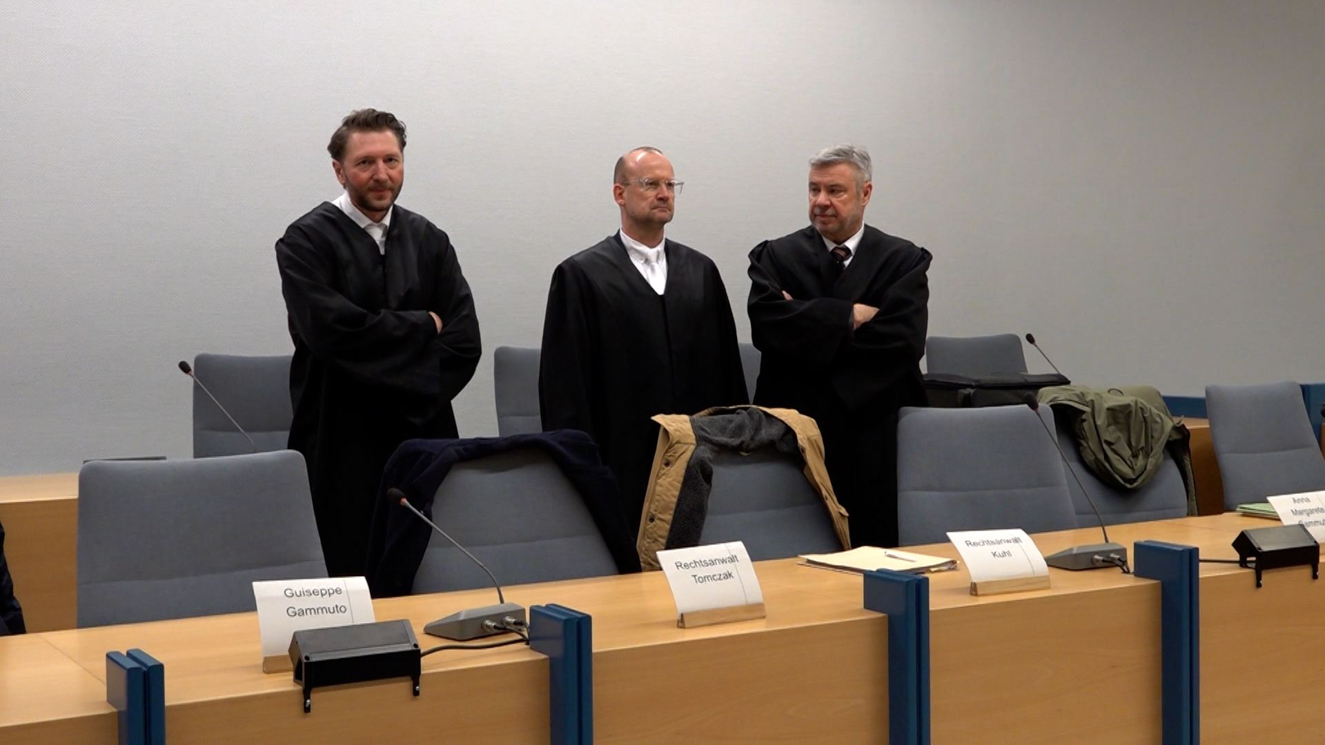 Video: Prozess um eingesperrtes Mädchen verschoben