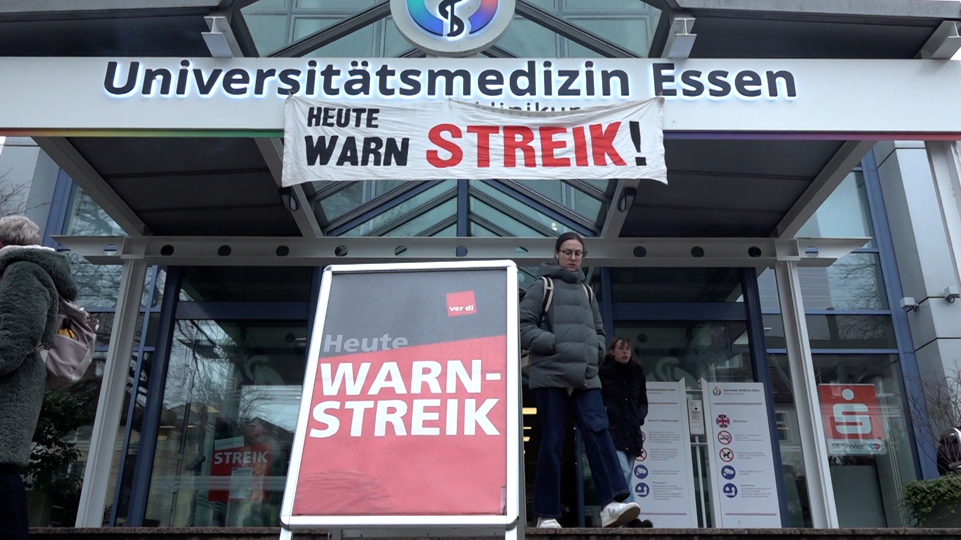 Video: Warnstreiks an Unikliniken in NRW