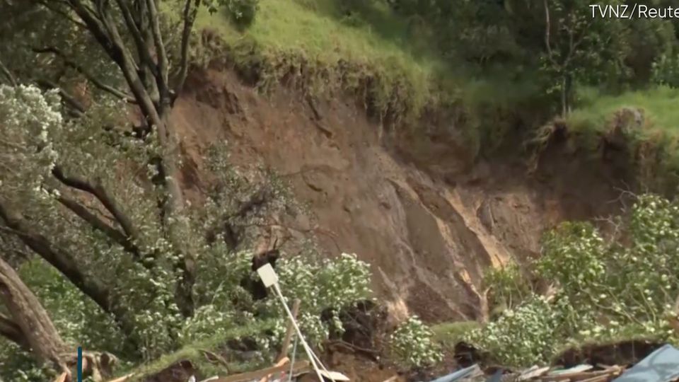 Erdrutsch begräbt Campingplatz unter sich – Kinder vermisst