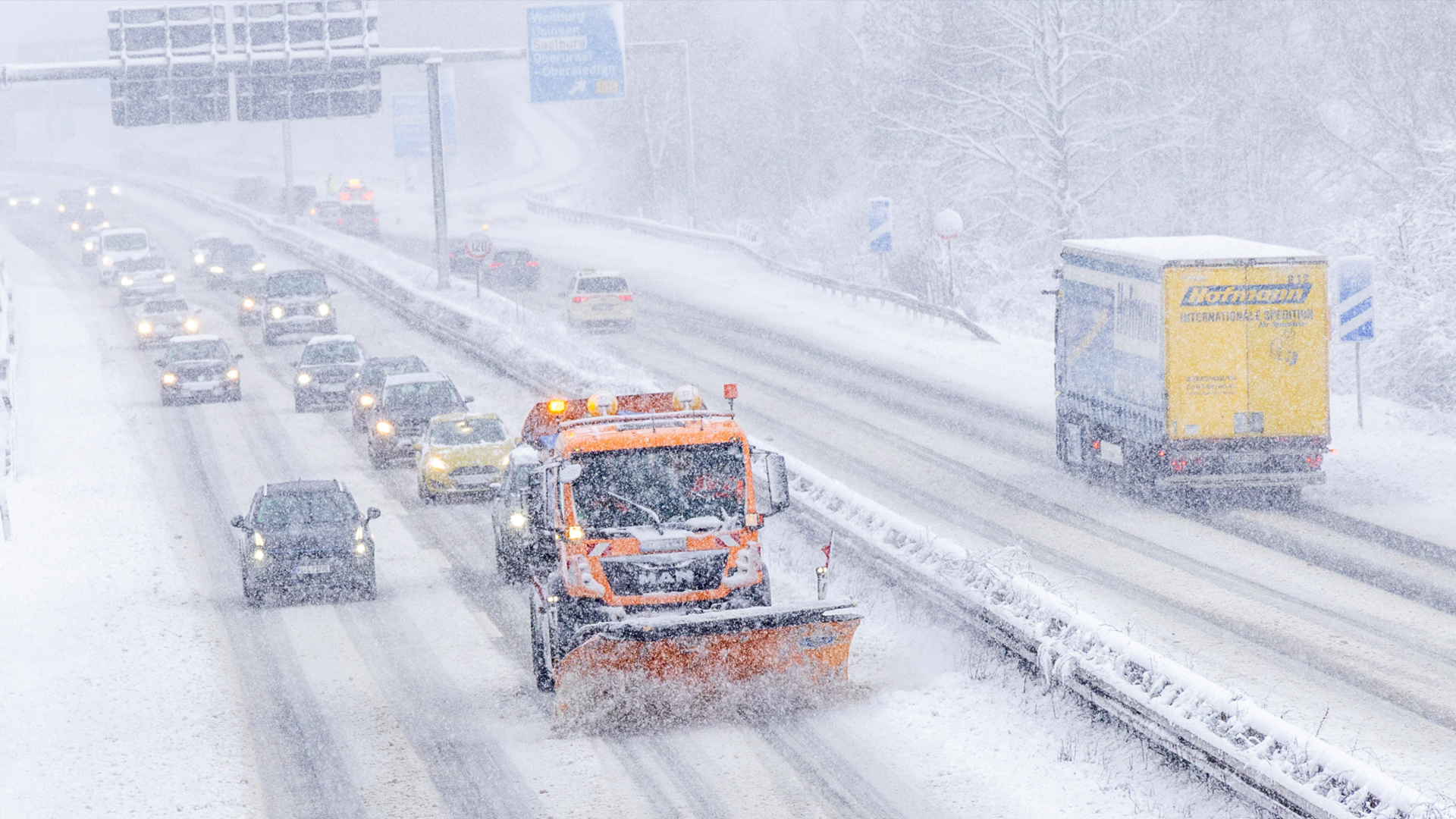 Video: Winter kehrt mit Chaos zurück