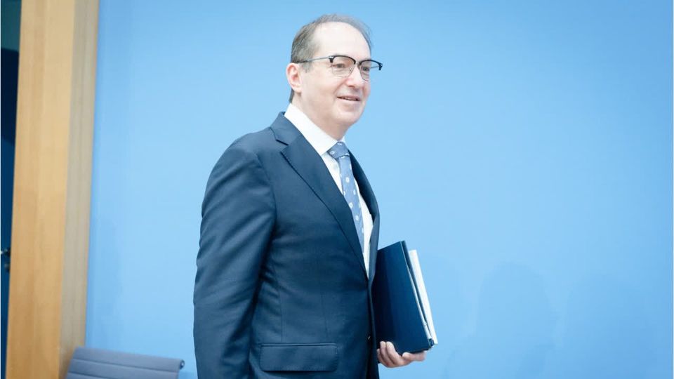 Dobrindt: Asylbewerber sollen schneller arbeiten