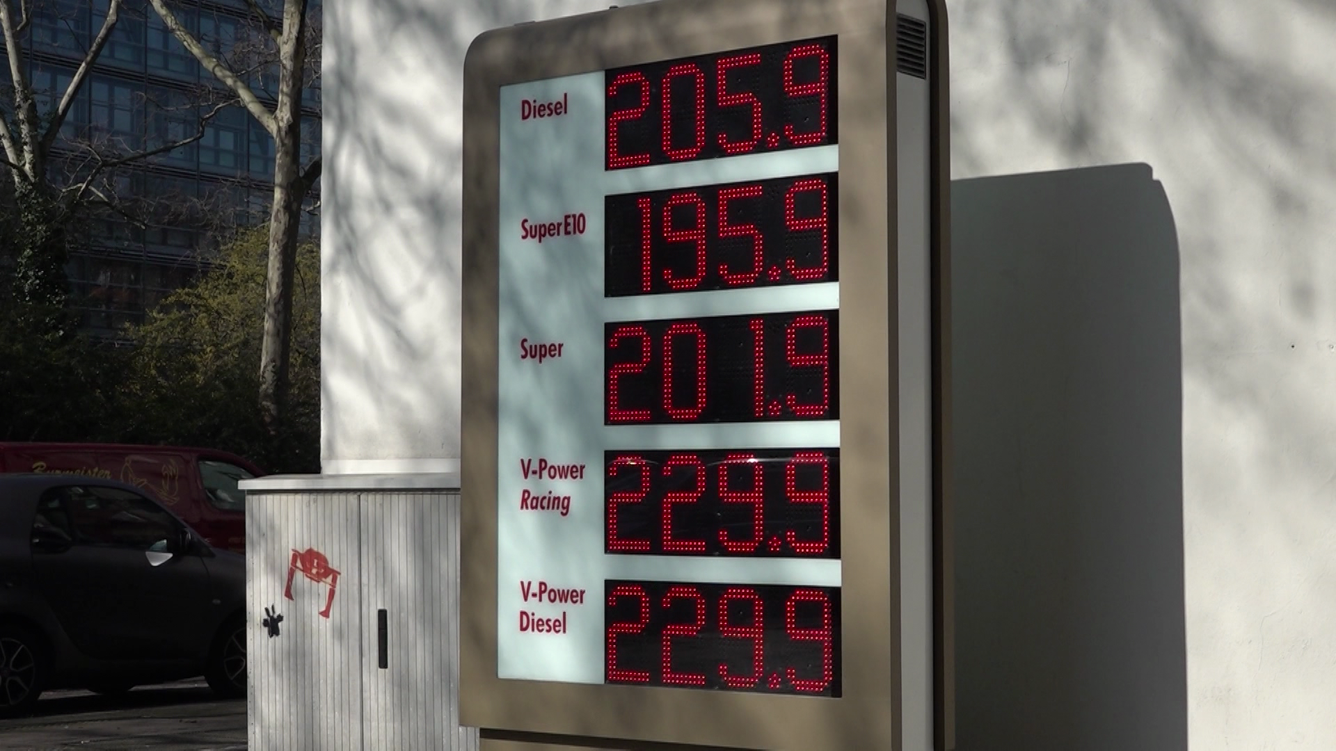 Video: Kriegsauswirkungen: Preisanstieg an der Tankstelle