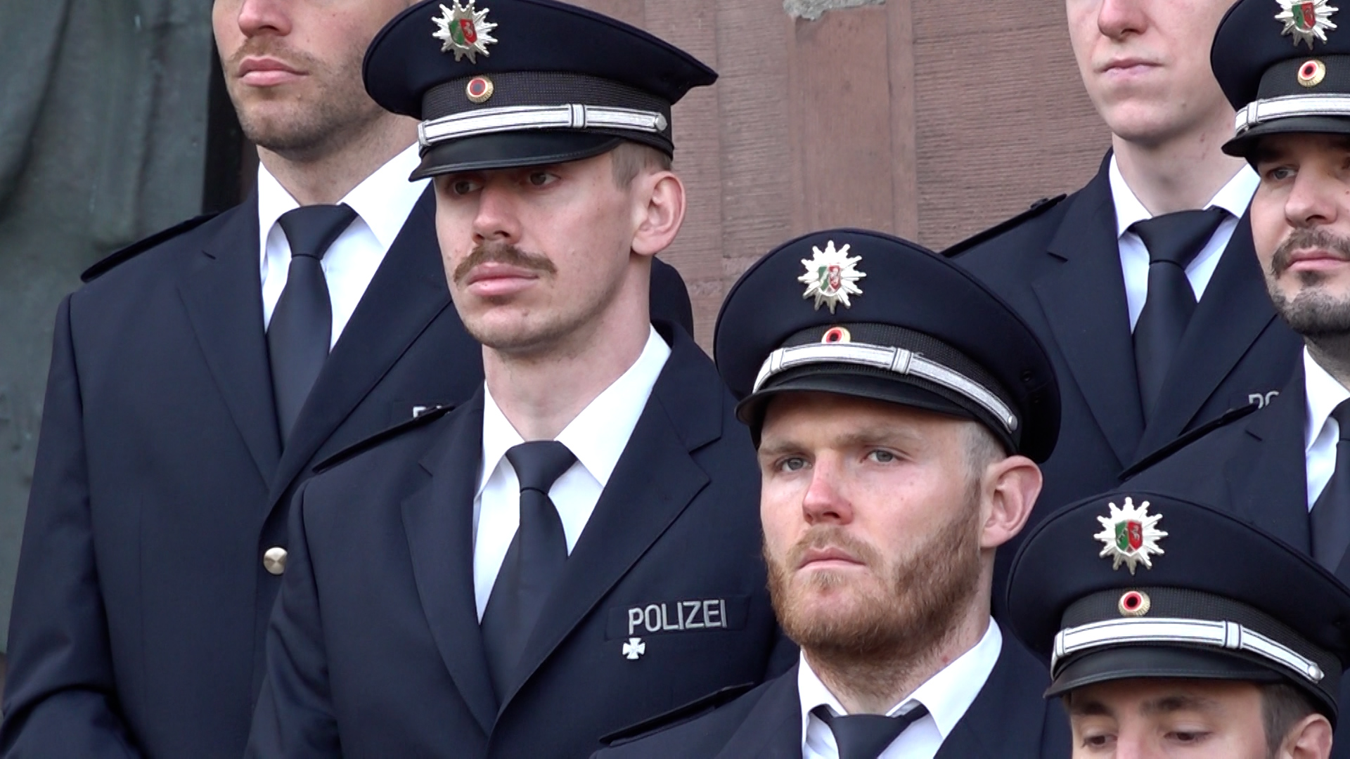 Video: Schweigeminute in Düsseldorf