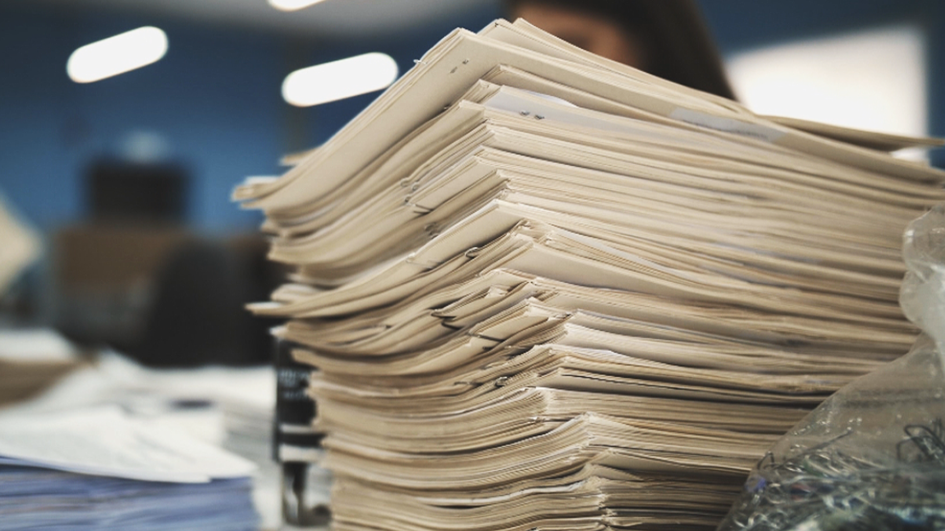 Video: Bürokratie kostet 146 Milliarden Euro