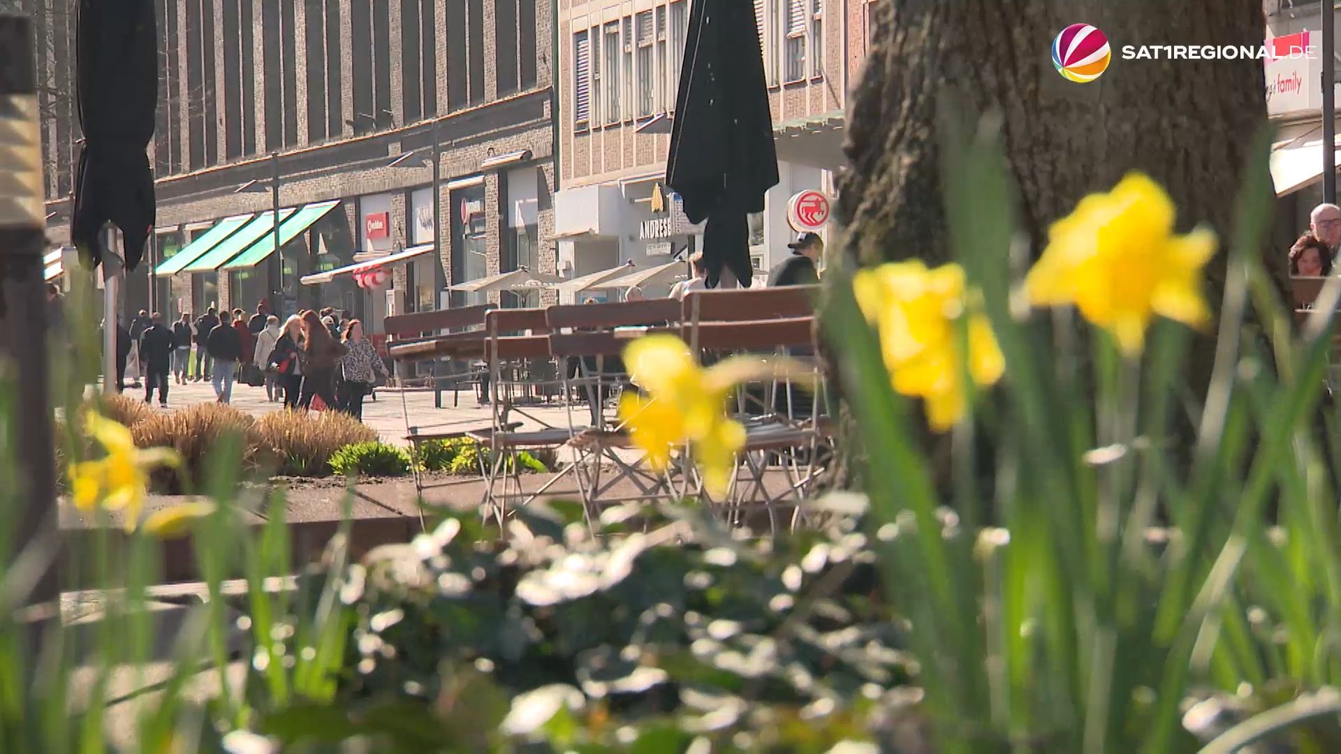 Video: Frühlingsanfang: Menschen genießen sonniges Wetter in Norddeutschland