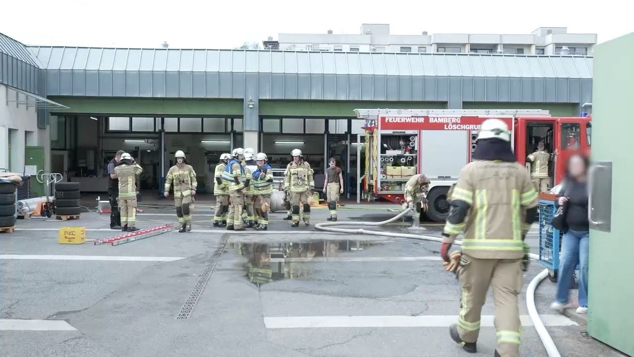 Video: Feuer bei Polizeitraining: Schießanlage in Bamberg evakuiert