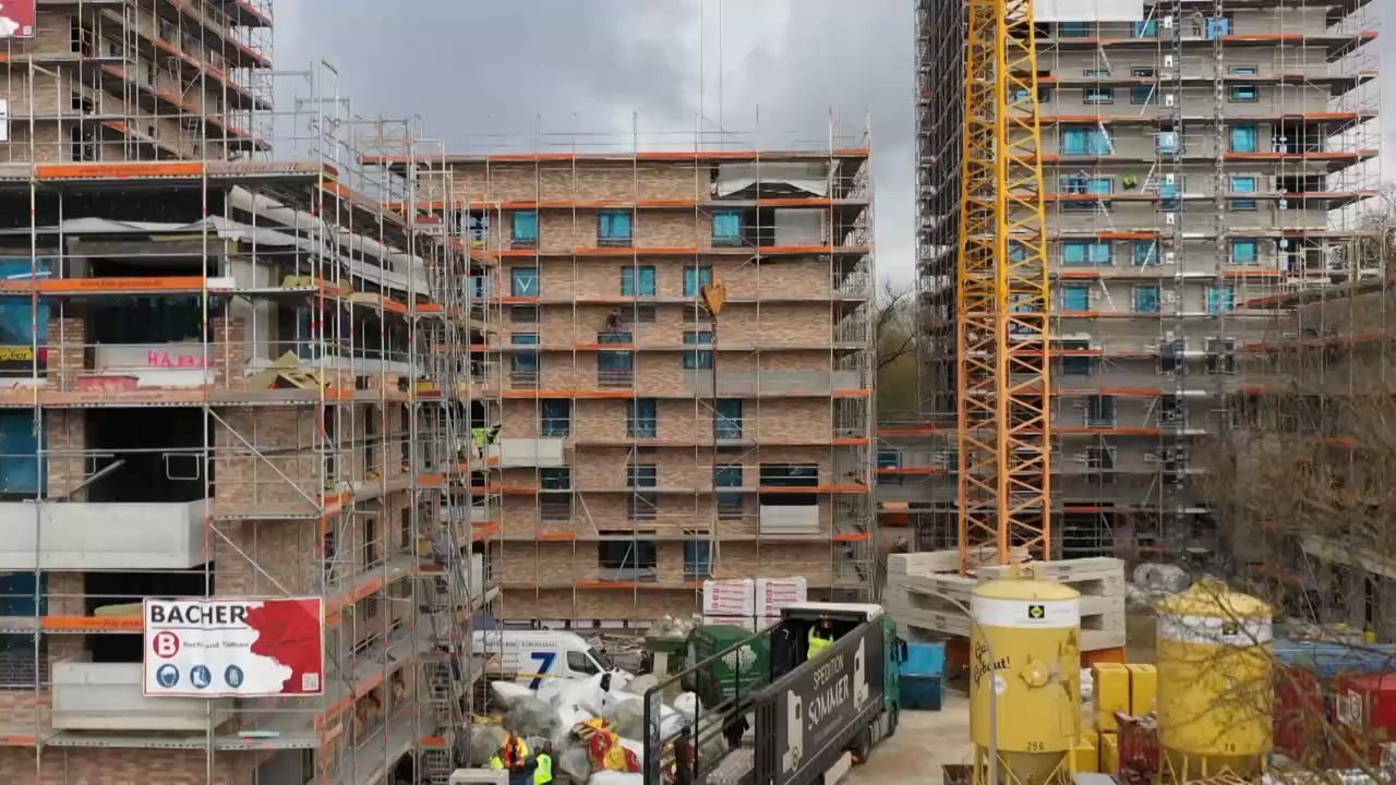 Video: Wohnungsbau in Bayern stockt: 180.000 Wohnungen noch nicht fertig
