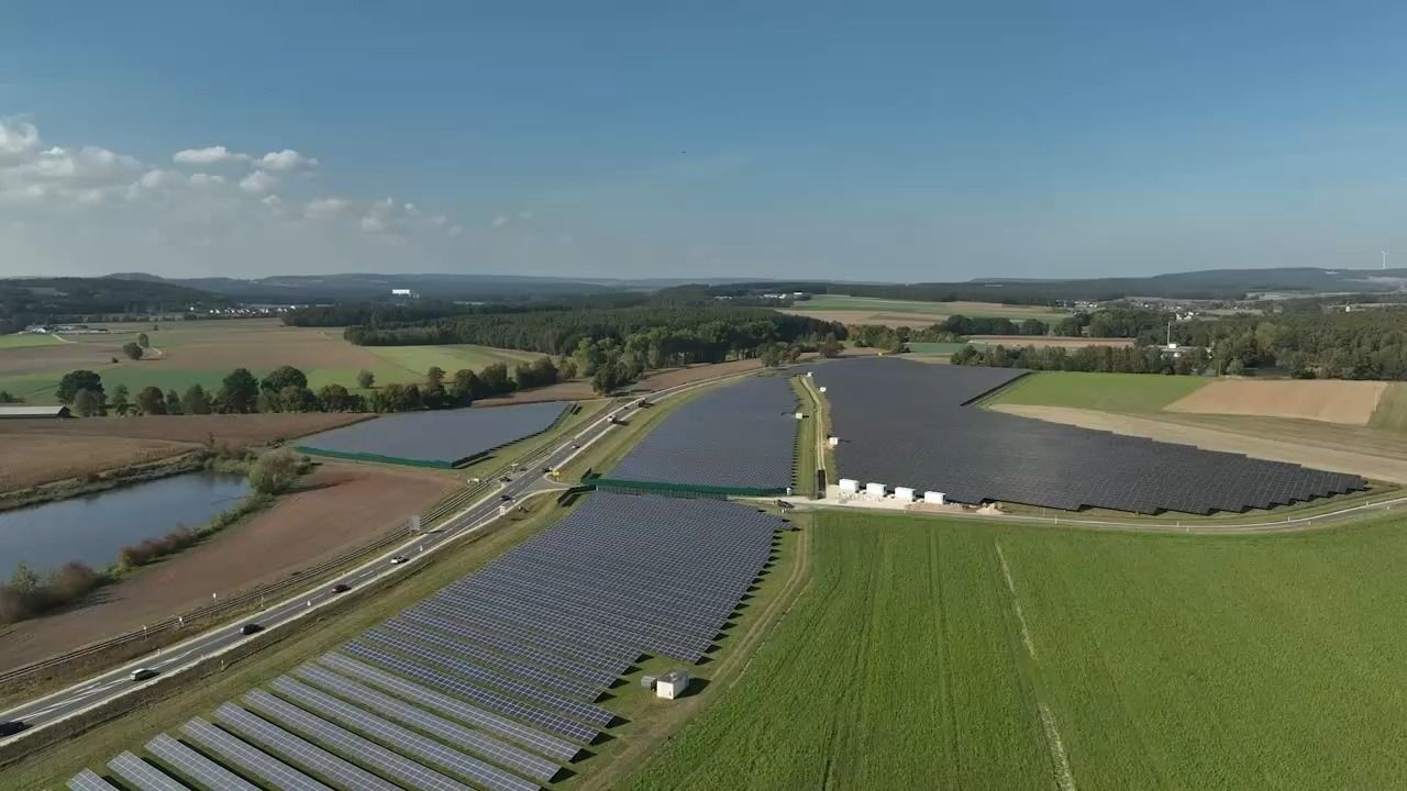 Video: Stromnetz unter Druck: Batteriespeicher sollen Energiewende absichern