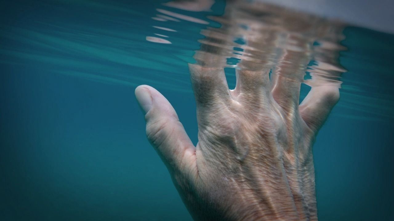 Video: Nach 20 Stunden in der Isar: Vermisste 95-Jährige lebend geborgen