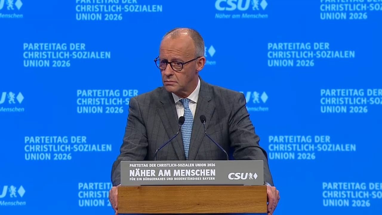 Video: Schlechte Umfragewerte: Wie kommt Merz beim CSU-Parteitag an?