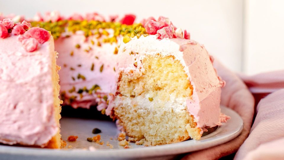 Sweet & Easy - Enie backt: Frankfurter Kranz mit pinkem Krokant