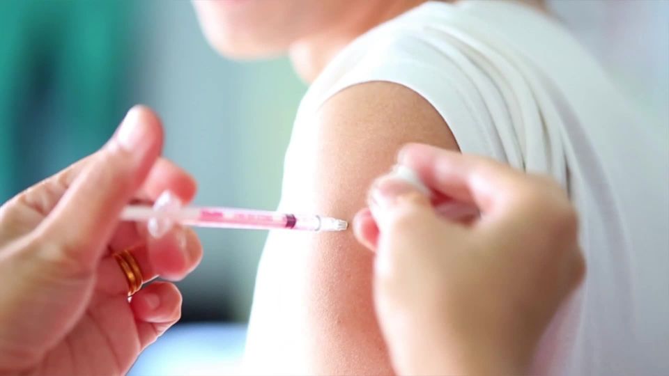 Coronavirus-Impfstoff bis Herbst? Hopp und RKI sind sich uneinig