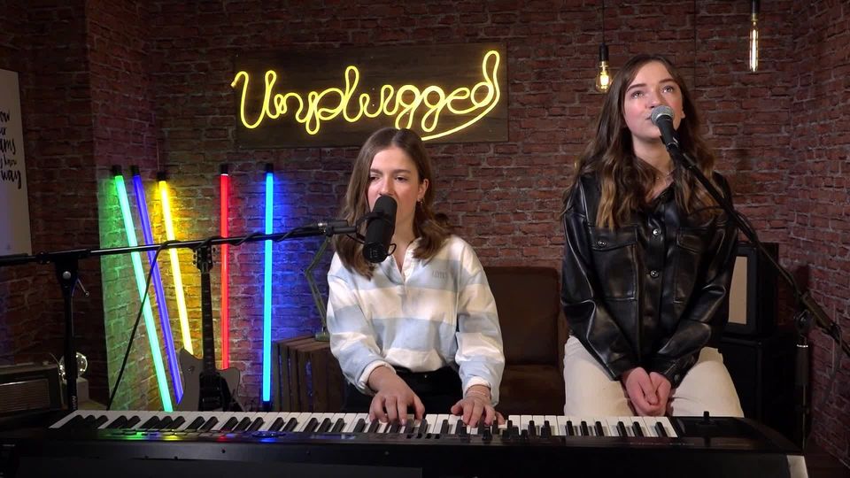 THE VOICE KIDS - Unplugged: Mimi & Josy mit 