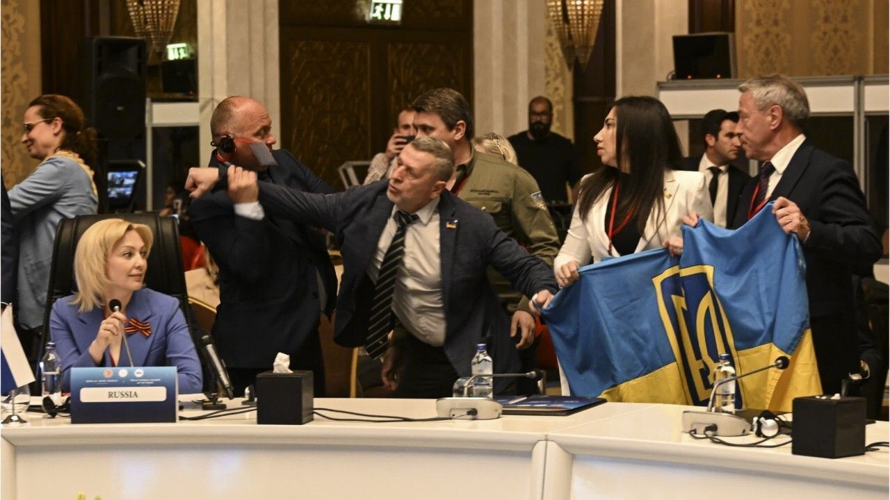 "Paws off Ukraine": scuffle over Ukrainian flag at business conference