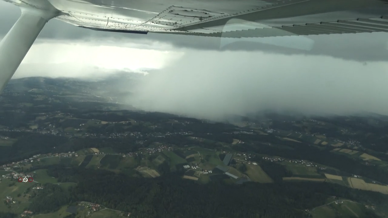 Video: Heftiger Unwetter: Unterwegs mit Hagelflieger