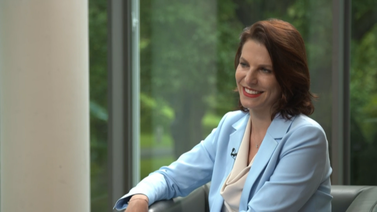 Video: Karoline Edtstadler: "Mut wagen und zuversichtlich bleiben“