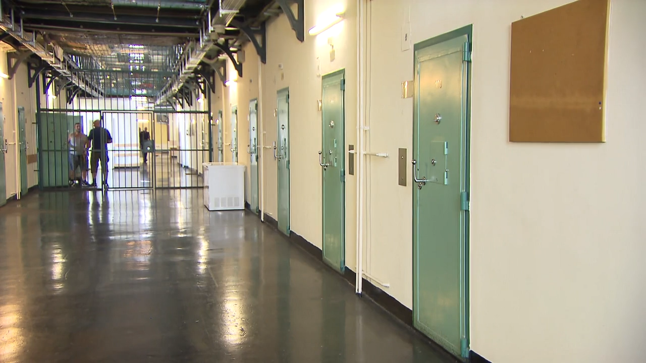 Video: Zu viele Häftlinge: Überfüllte Gefängnisse
